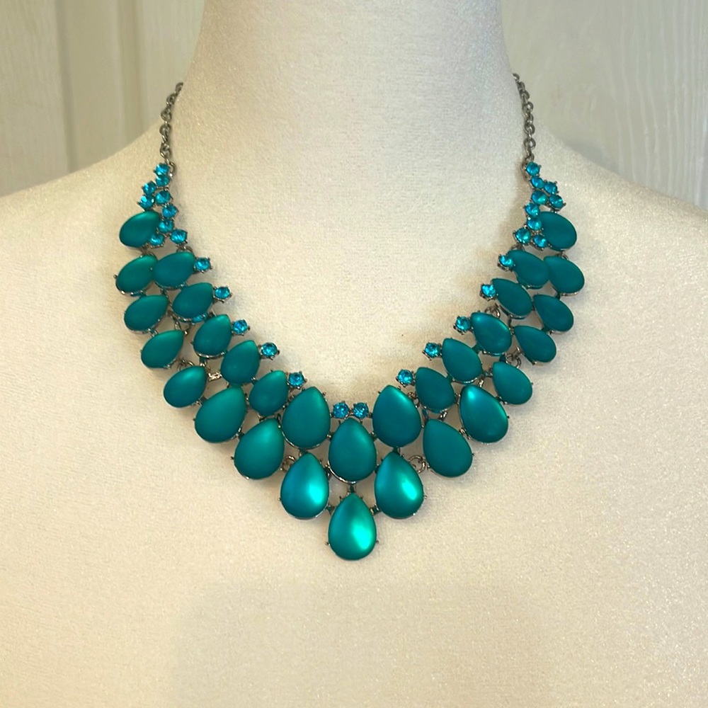 Beautiful blue/green rhinestone necklace. Brand new and never worn.